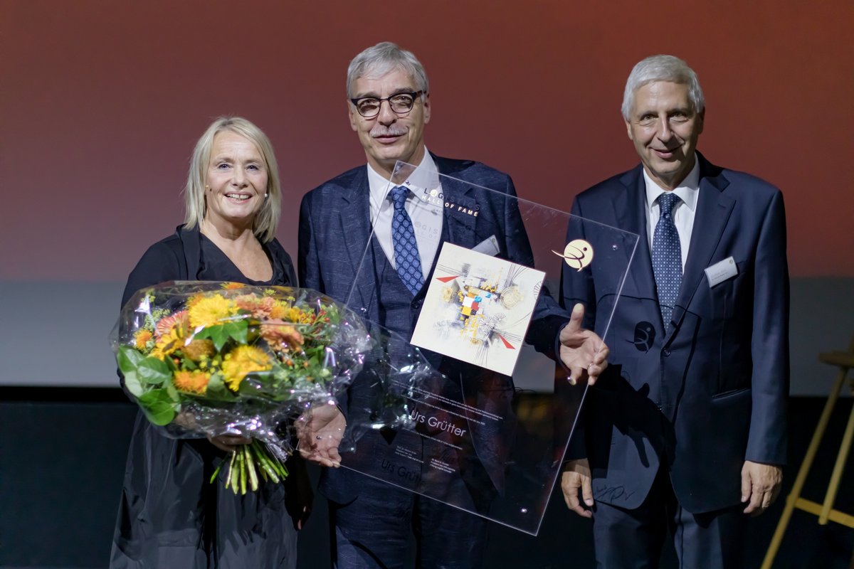 Urs Grütter und Gustav Thommen feierlich in die Swiss Supply Chain Hall ...